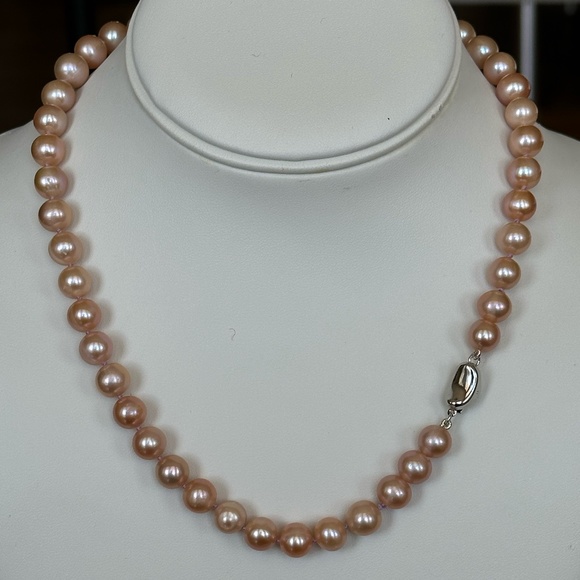8.3mm - 9mm Light Purple Cultured Pearls HAND KNOTTED - 18 Inches - Picture 3 of 8